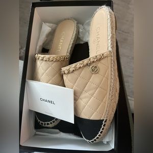 Chanel Lambskin quilted cap toe espadrilles chainlink beige & black size 39